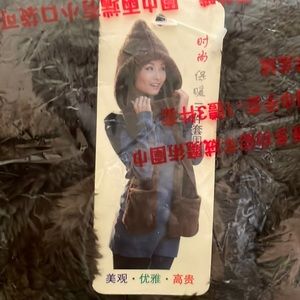 Hooded scarf faux fur.